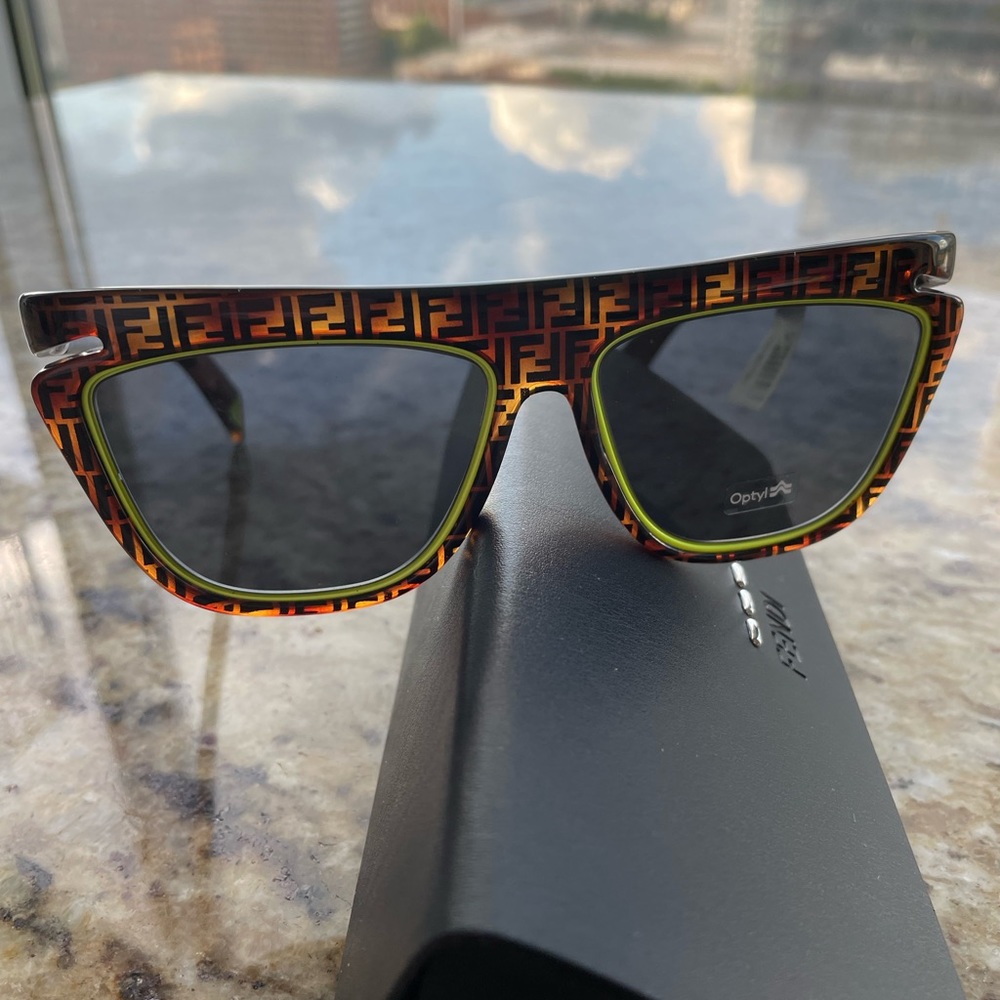 Authentic Fendi Brown Havana sunglasses
